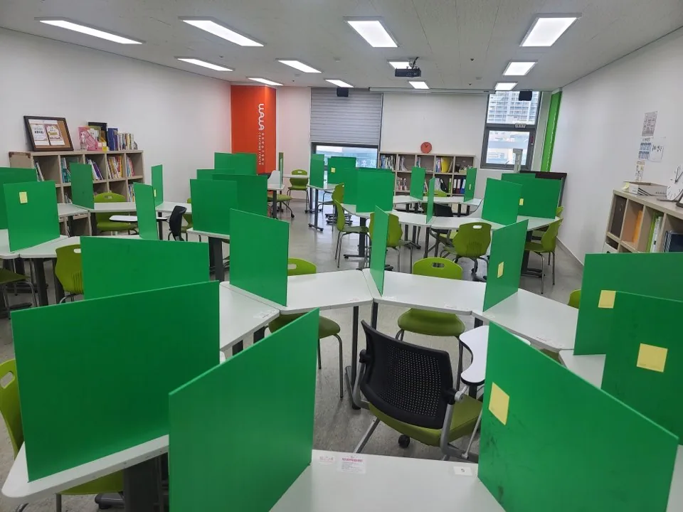 와와학습코칭학원 좌동점 학습 공간 1